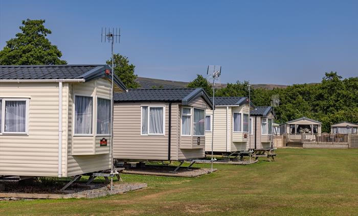 Lakeside Caravan Park - hire caravans